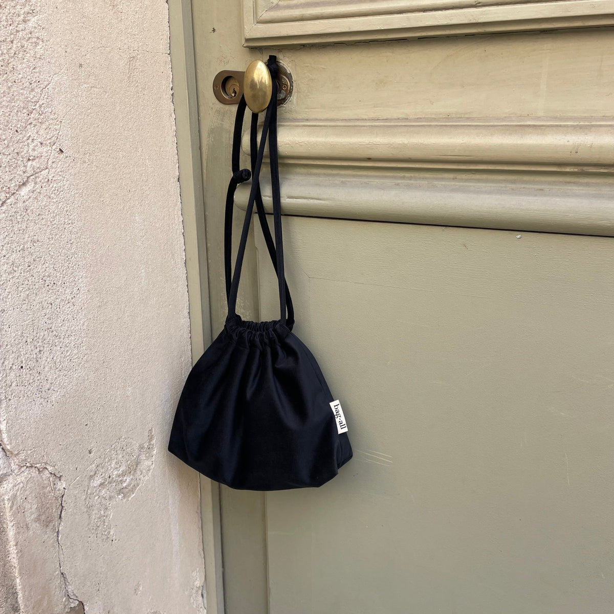 Drawstring Makeup Organizing Bag – Eco Velvet – Jetset Black, Bag-all travel organization for frequent travelers