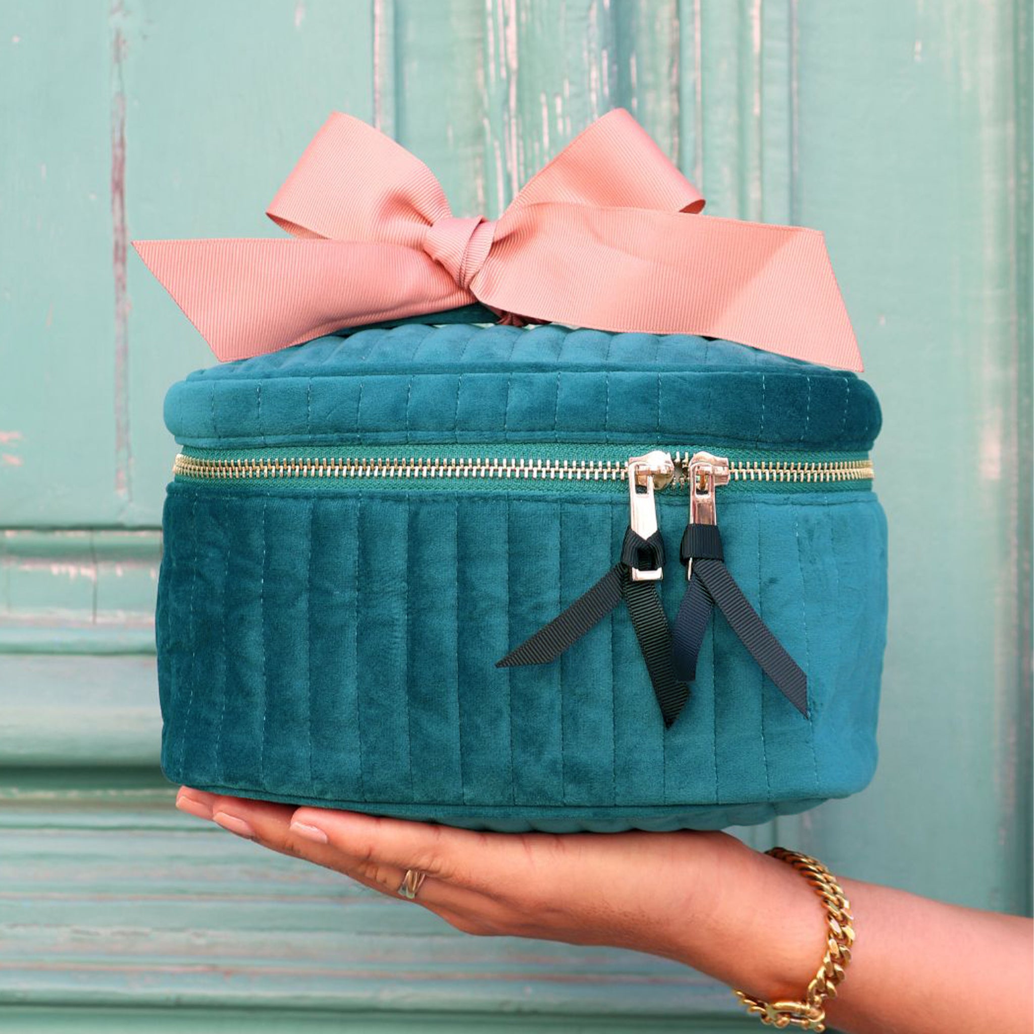Quilted teal velvet makeup box with gold zipper and pink bow, stylish and practical by Bag-all