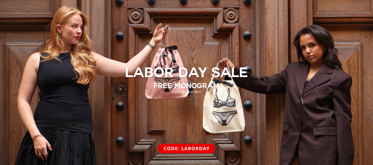 Bag-all personalized cotton bags held by two women in front of a carved wooden door