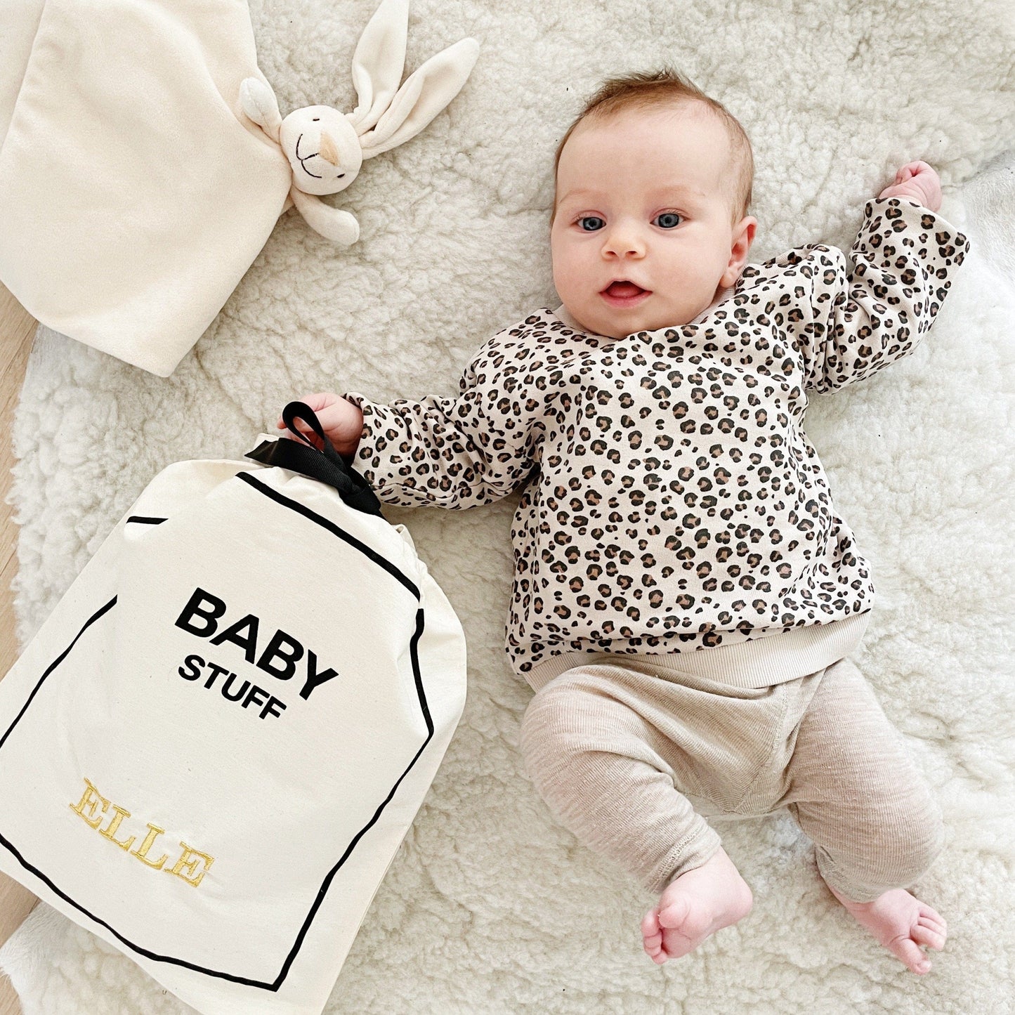 Bag-all Baby Couture Bag in Cream with personalized monogram โELLEโ. Stylish and practical storage for baby essentials with a custom touch