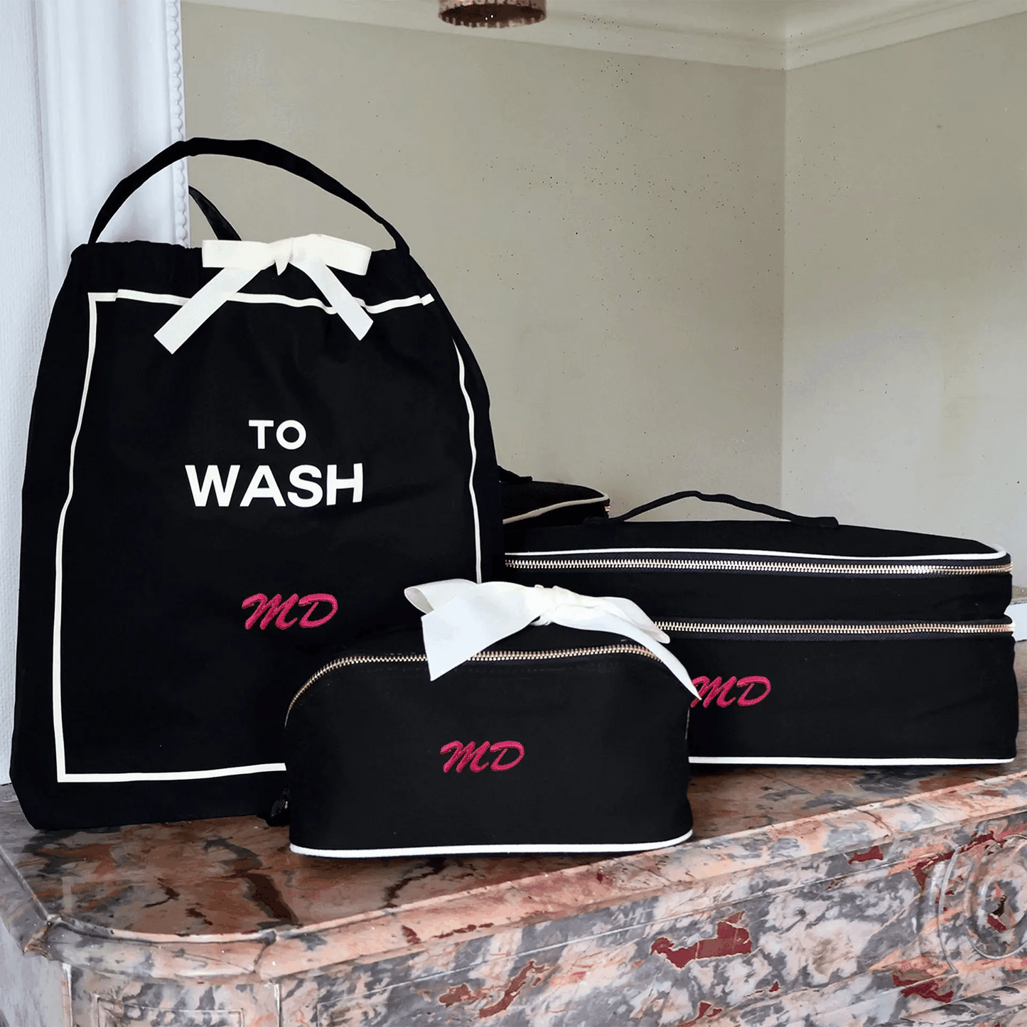 Bag-all The Weekender gift set in black with laundry bag and two beauty cases personalized with initials MD
