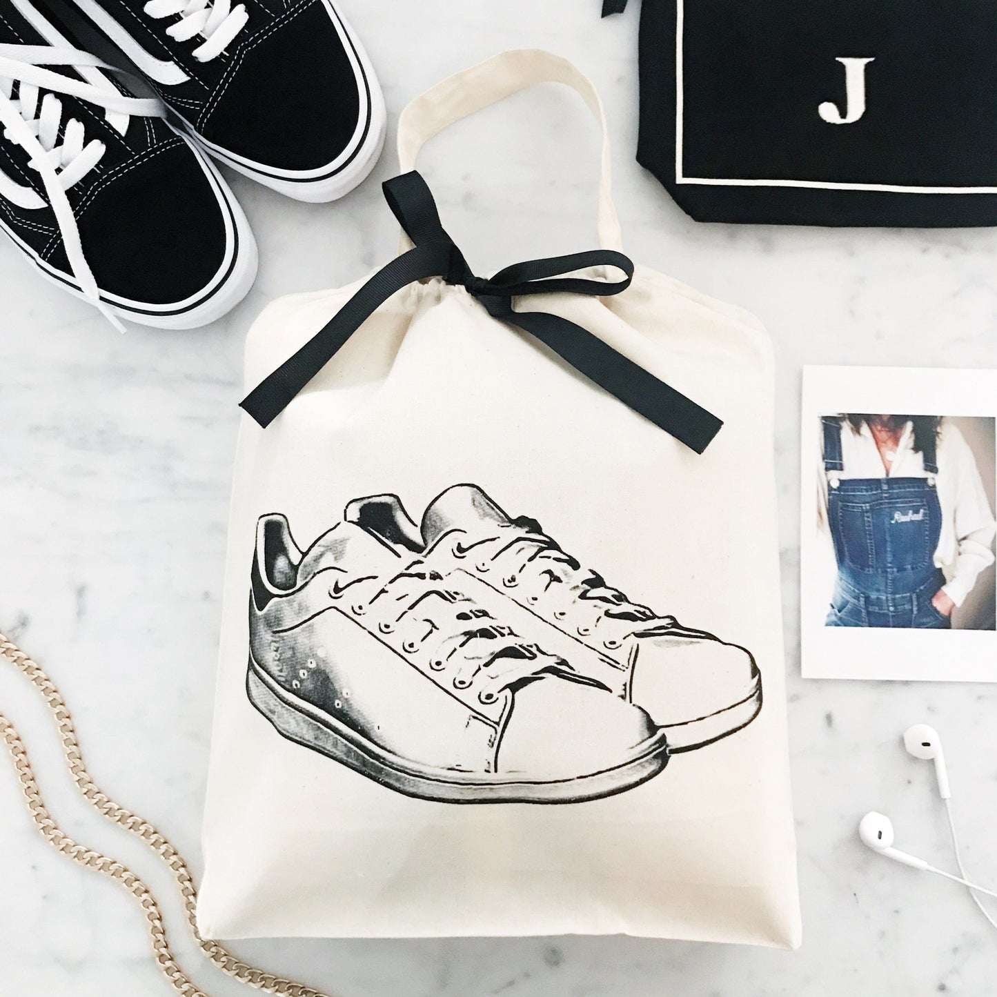 
                                      
                                        White Sneaker Shoe Bag from bag-all. 
                                      
                                    