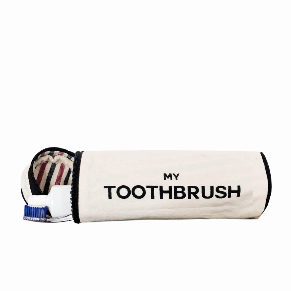 
                                      
                                        Toothbrush case with a toohtbrush and a toothpaste. 
                                      
                                    