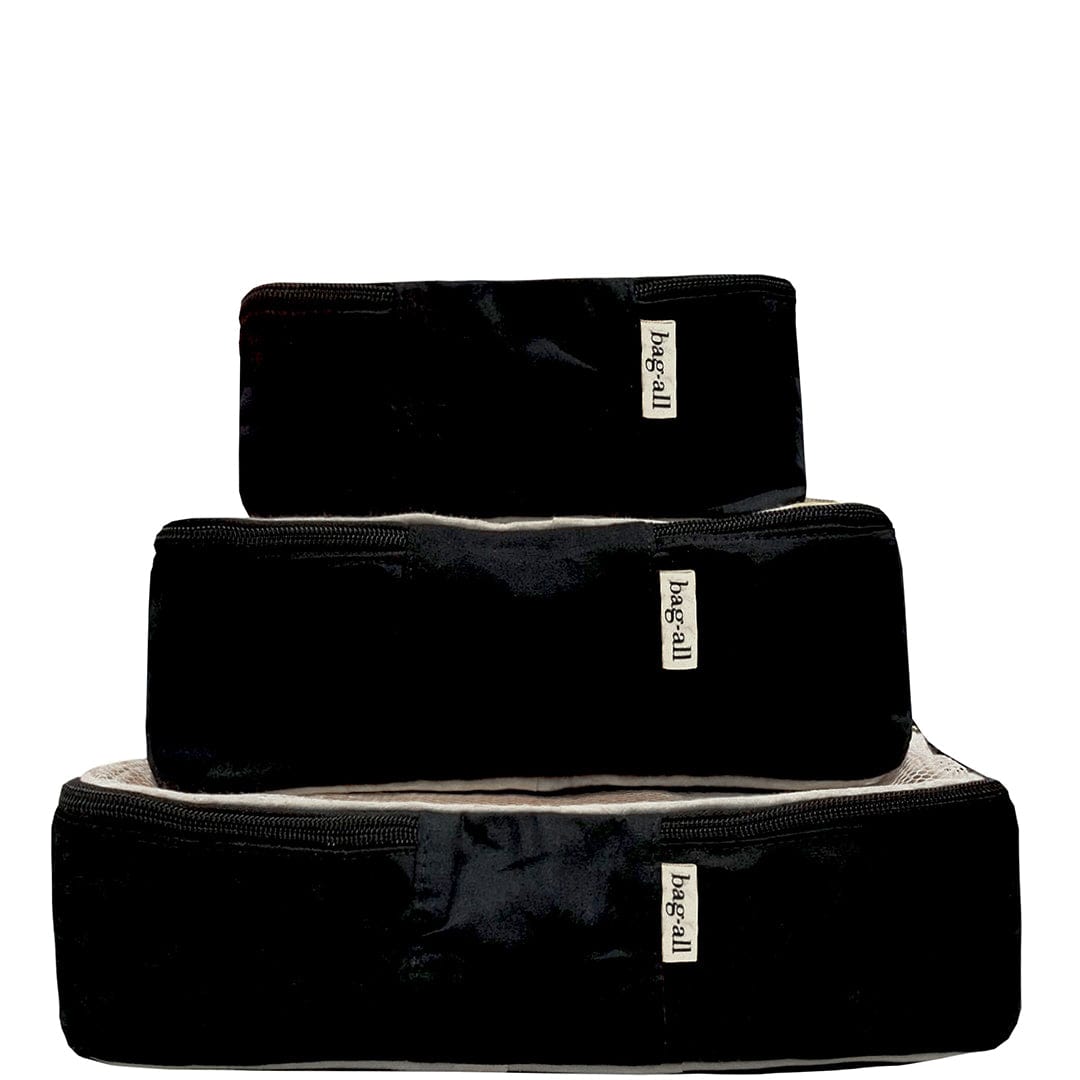 
                                      
                                        Black packing cubes in small, medium and large in all black. 
                                      
                                    