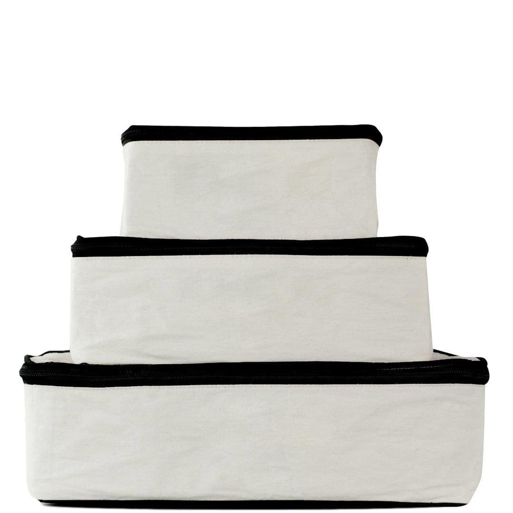 
                                      
                                        3 white packing cubes in large, medium and small. 
                                      
                                    